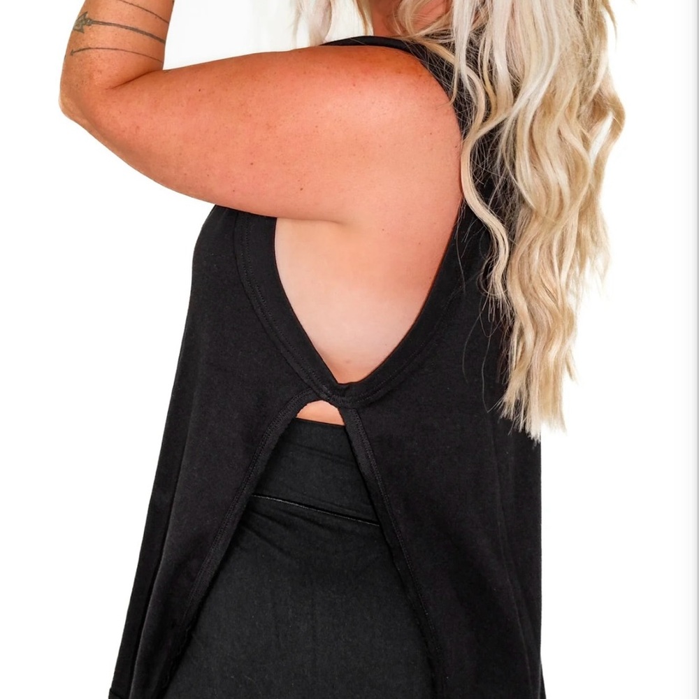 Pebby Forevee Shadows I Roar Side Slit Tank NWOT